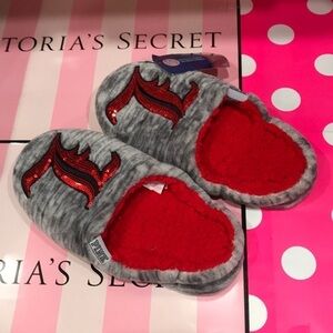 VS Victoria’s Secret PINK Collegiate Slippers